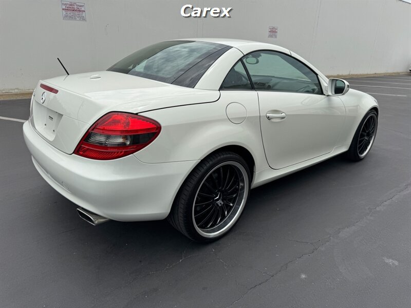 Used 2010 Mercedes-Benz SLK 350 image 18