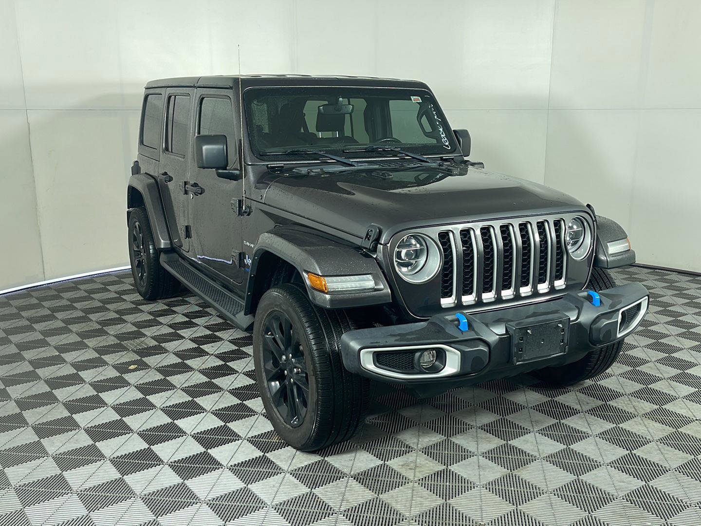 Used 2022 Jeep Wrangler Unlimited Sahara w/ Cold Weather Group AWD/4WD image 4