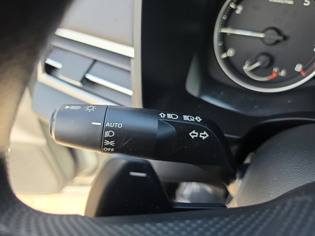Used 2025 Mitsubishi Outlander ES FWD image 22
