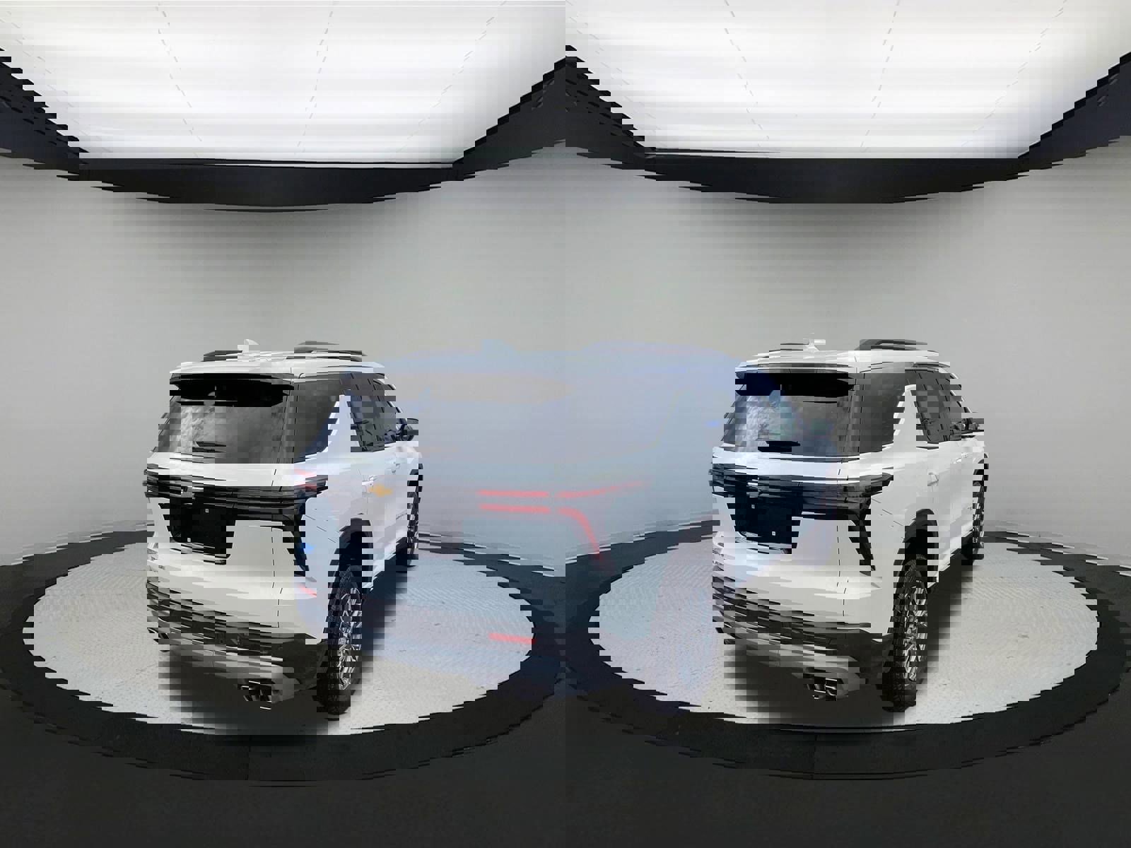 Used 2025 Chevrolet Traverse LT image 8