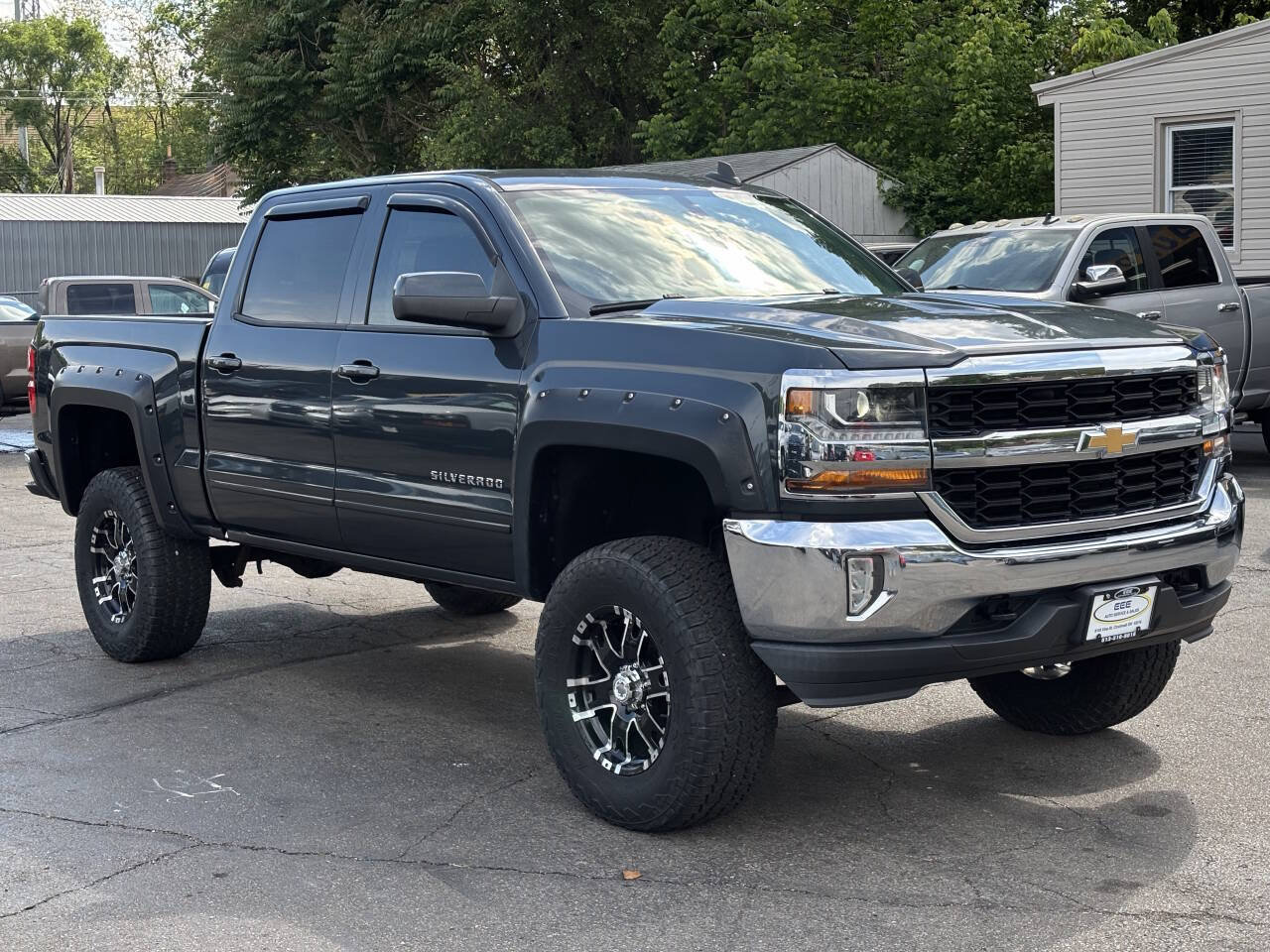 Used 2017 Chevrolet Silverado 1500 LT w/ All Star Edition AWD/4WD image 2