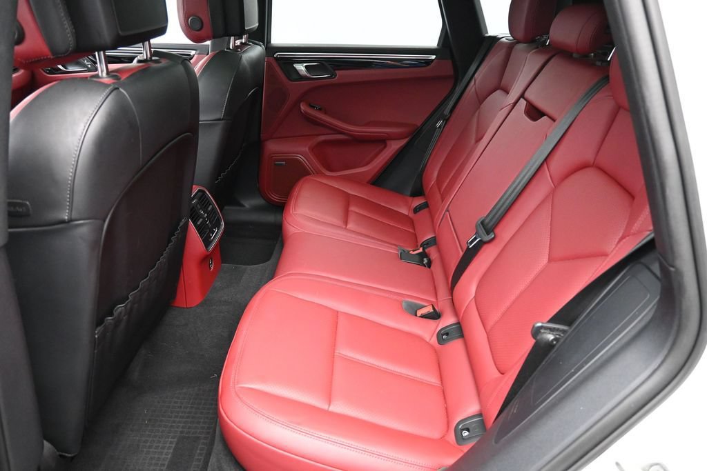 Certified 2024 Porsche Macan S AWD/4WD image 7