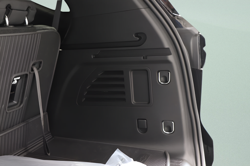 New 2027 Chevrolet Traverse LT w/ Midnight/Sport Edition FWD image 28