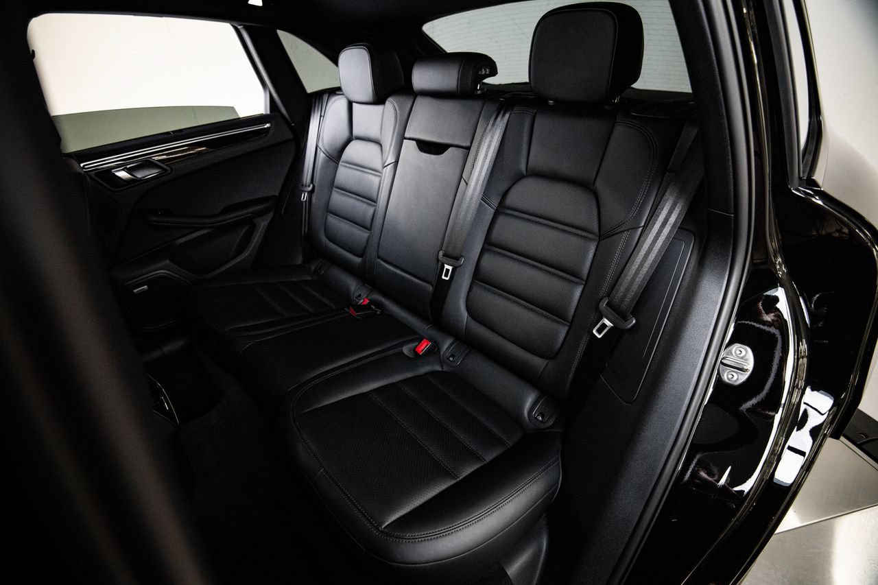 Certified 2024 Porsche Macan AWD/4WD image 24