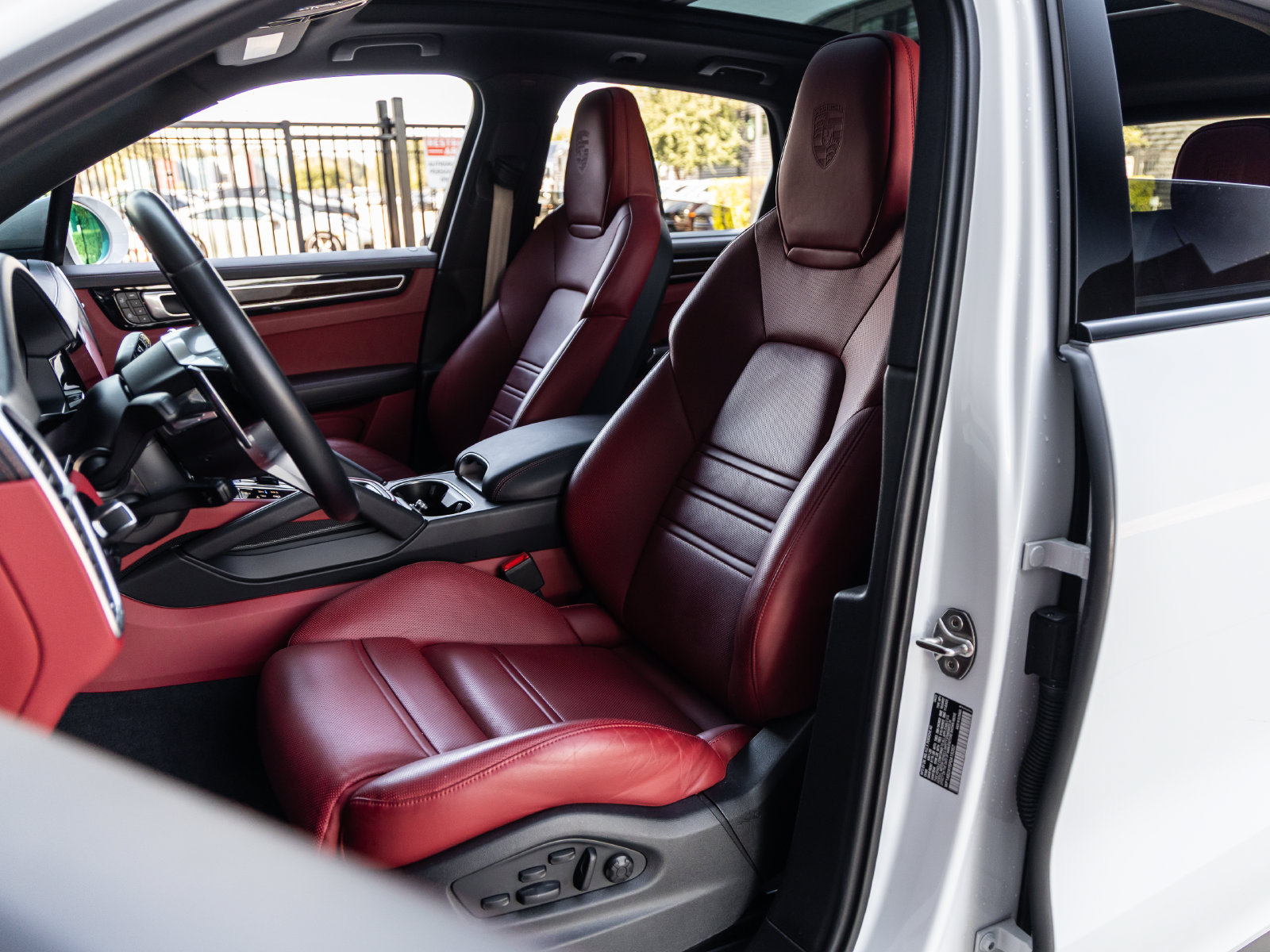 Certified 2023 Porsche Cayenne S Platinum AWD/4WD image 5