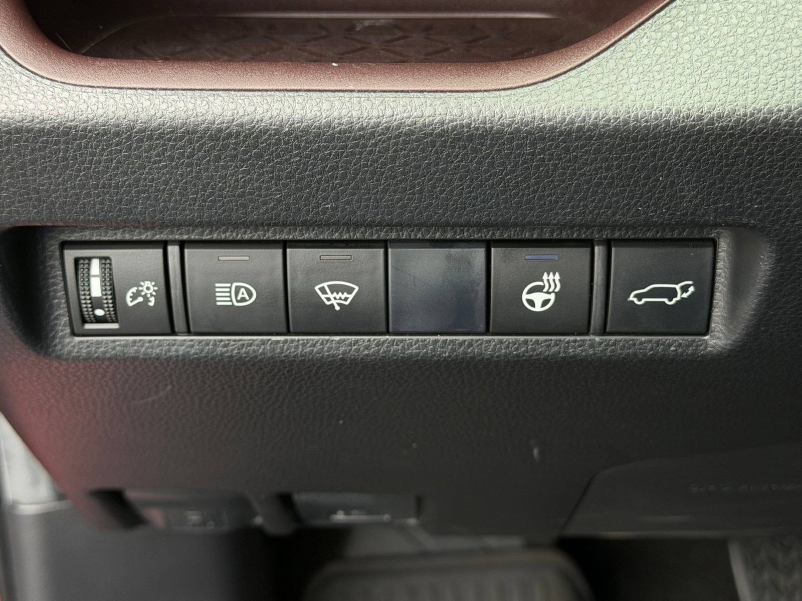 Used 2019 Toyota RAV4 Limited w/ Cold Weather Package AWD/4WD image 23