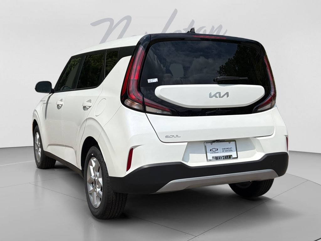 Used 2025 Kia Soul LX w/ LX Technology Package FWD image 3