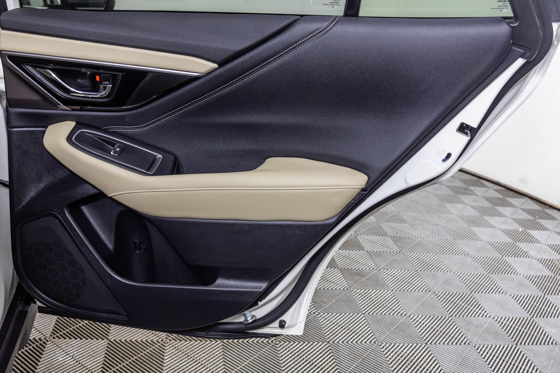 Used 2025 Subaru Outback Limited image 46