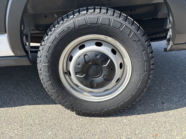 Certified 2023 Ford Transit 250 Medium Roof RWD image 41