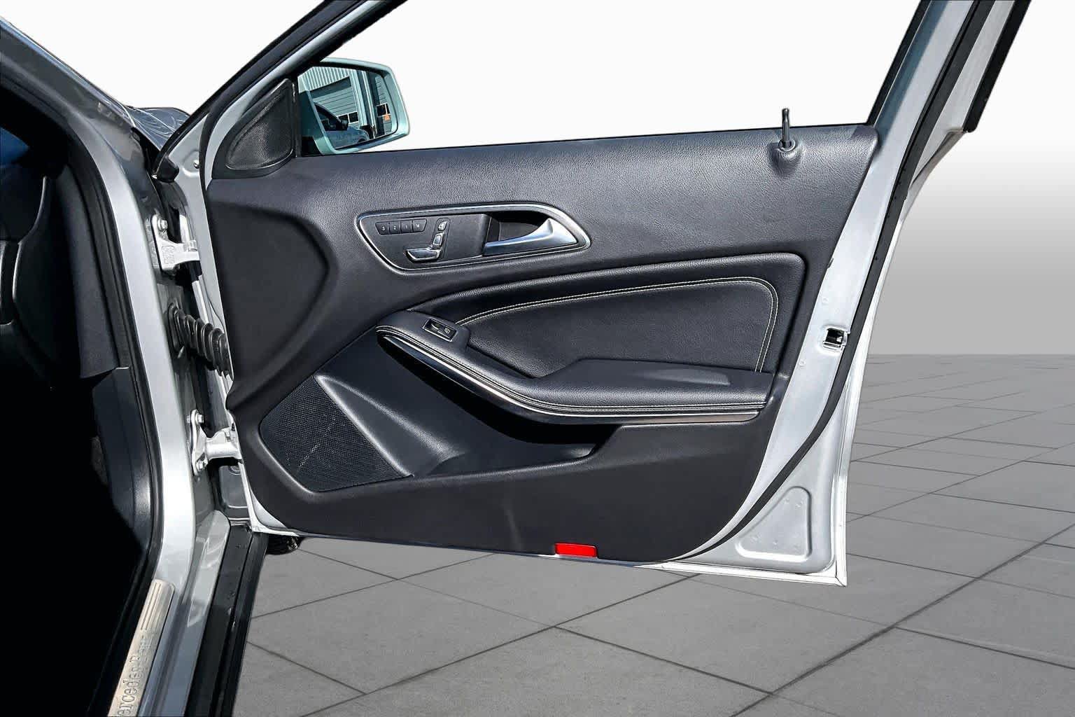 Used 2018 Mercedes-Benz GLA 250 4MATIC image 23