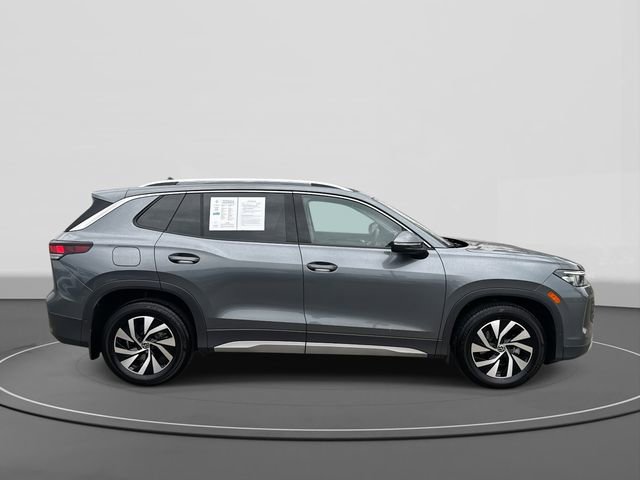 Used 2025 Volkswagen Tiguan S image 3