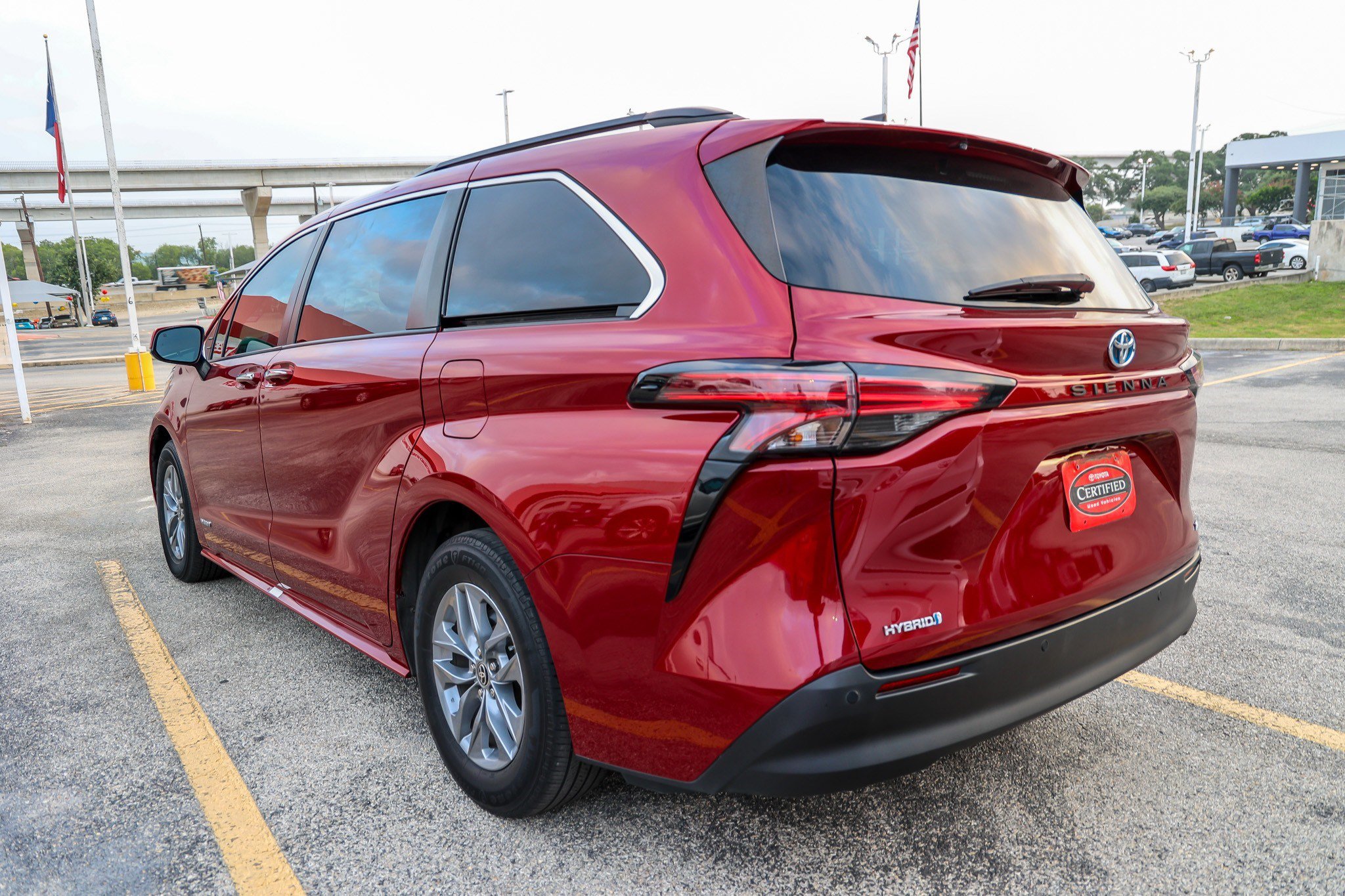 Used 2021 Toyota Sienna XLE FWD image 7