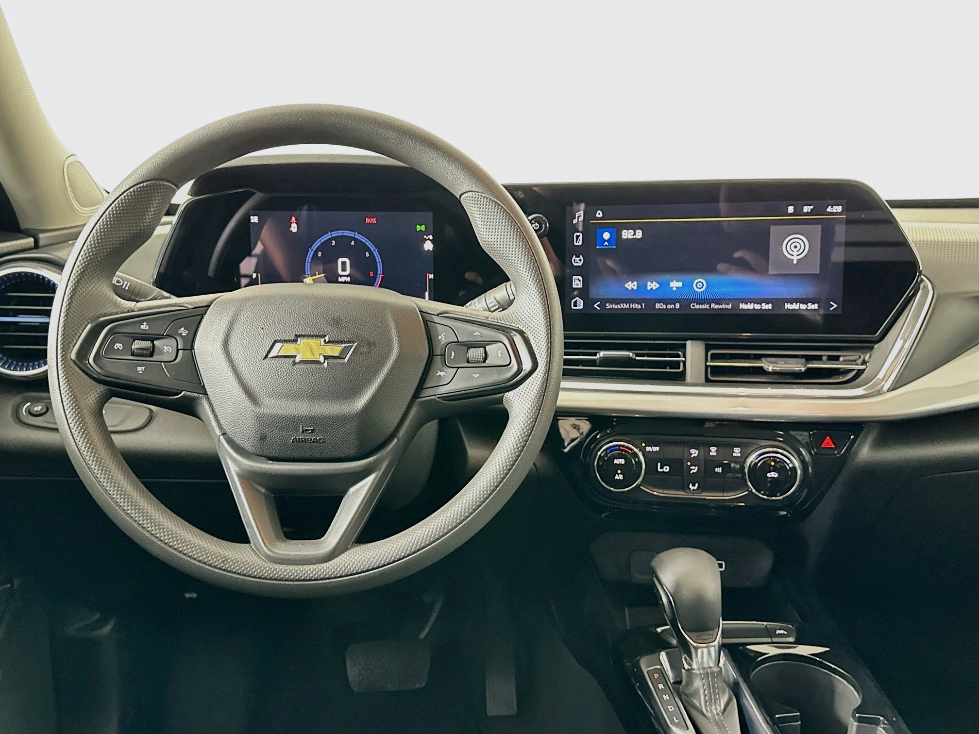 Used 2025 Chevrolet Trax LT FWD image 17
