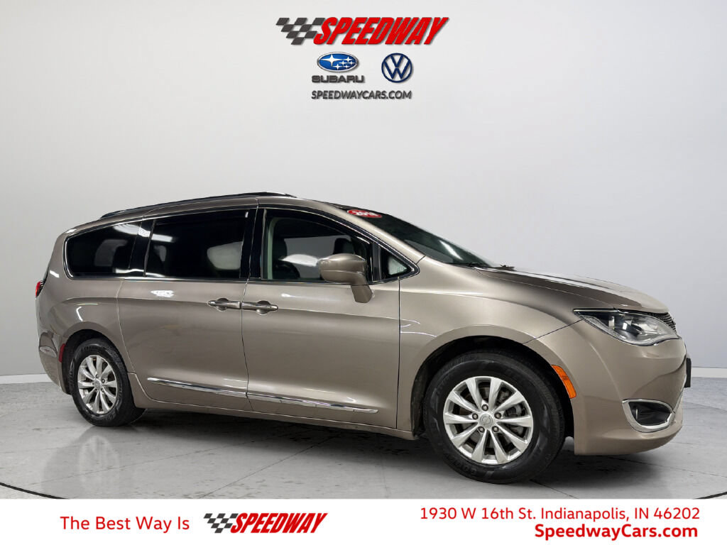 Used 2018 Chrysler Pacifica Touring-L FWD image 1