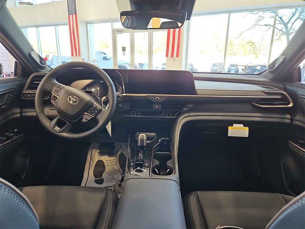 New 2026 Toyota Crown Platinum image 4