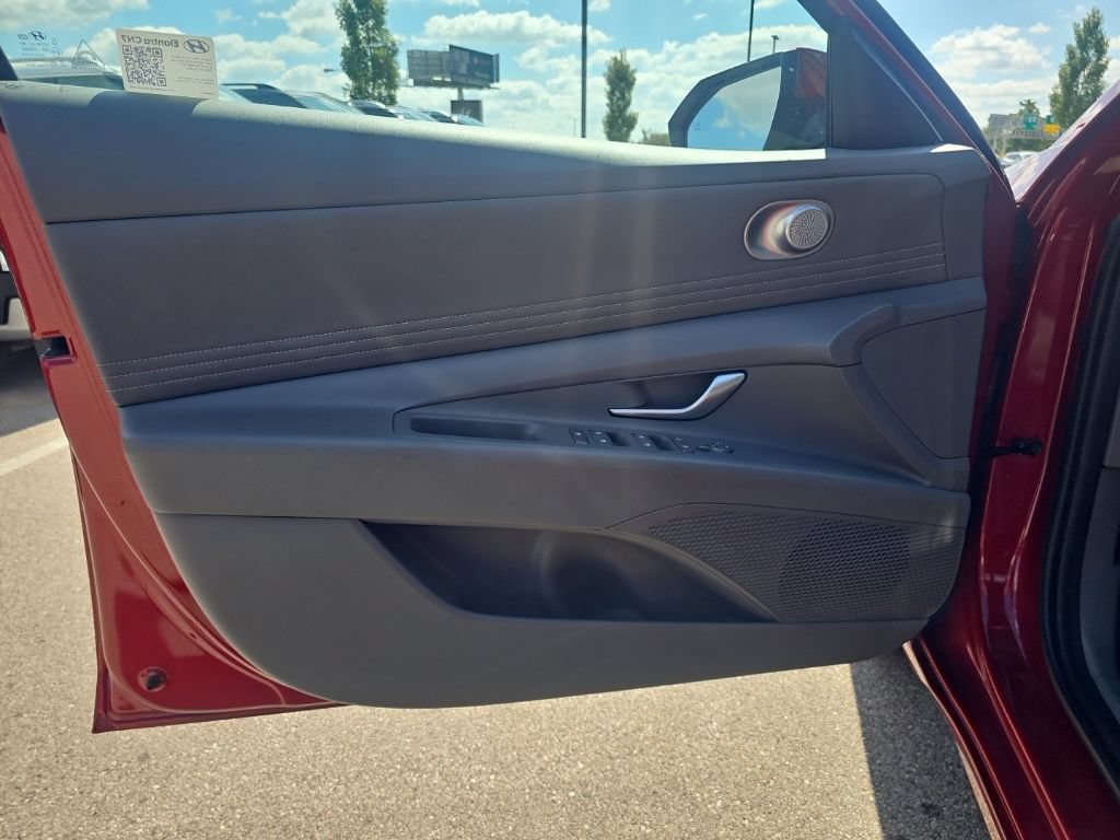 Certified 2025 Hyundai Elantra SEL FWD image 10