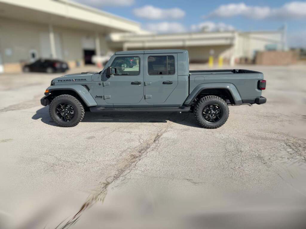 New 2025 Jeep Gladiator Sport image 6