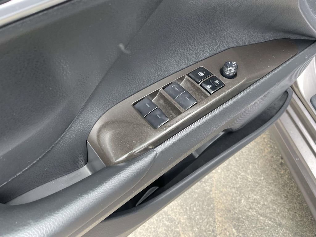 Used 2024 Toyota Camry SE image 28