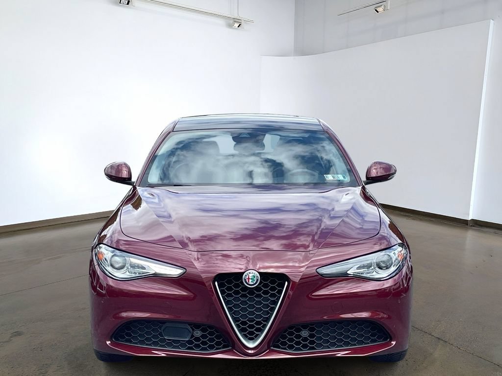 Used 2017 Alfa Romeo Giulia AWD image 2