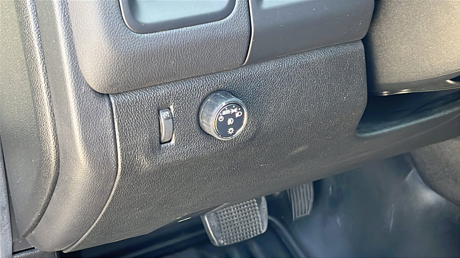 Used 2022 Chevrolet Colorado LT w/ Fleet Safety Package image 13