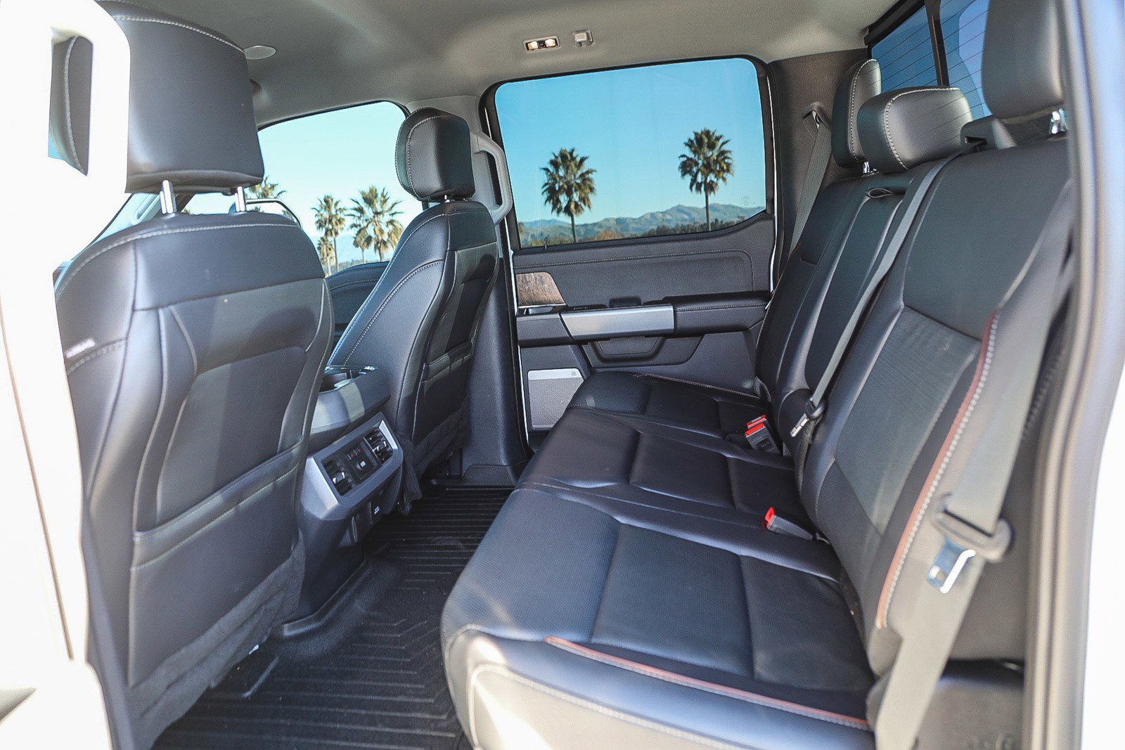 Used 2024 Ford F350 Lariat w/ Lariat Ultimate Package image 18