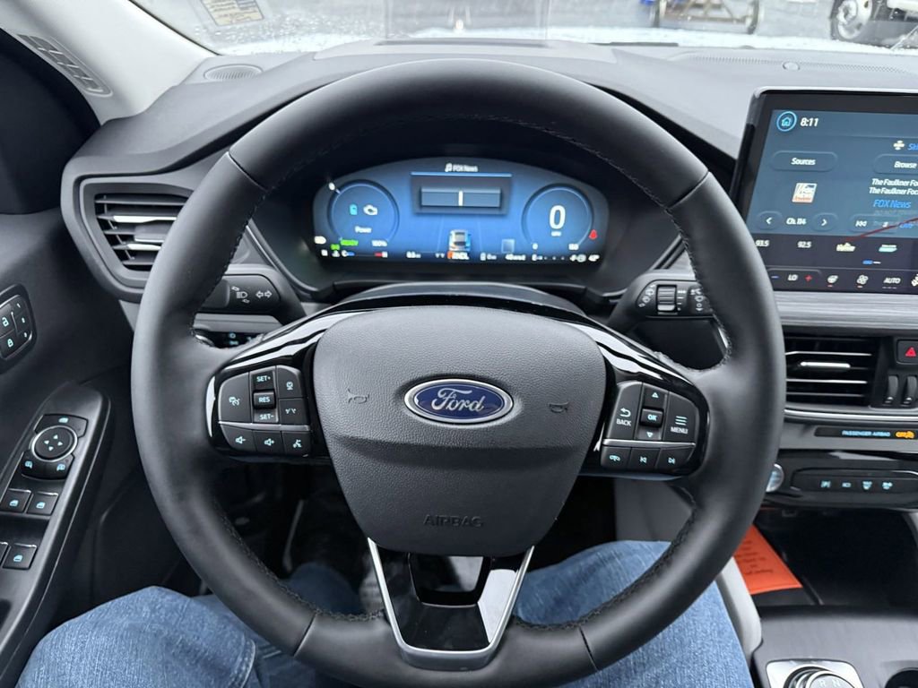 New 2025 Ford Escape SE w/ PHEV Premium Package FWD image 8