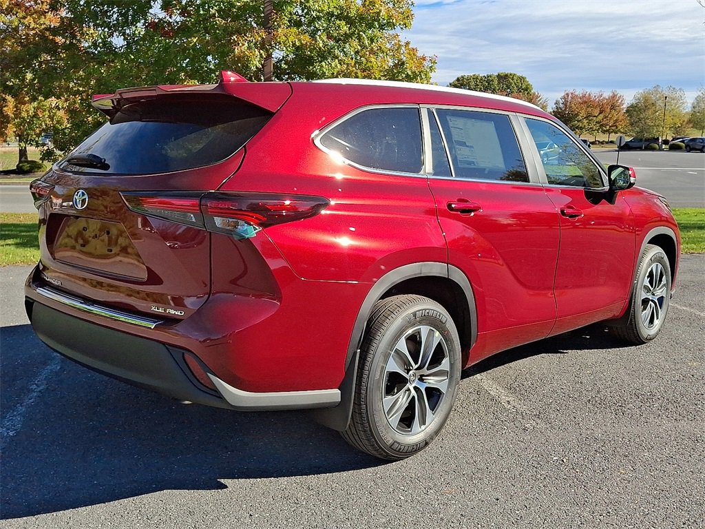 New 2025 Toyota Highlander XLE image 4
