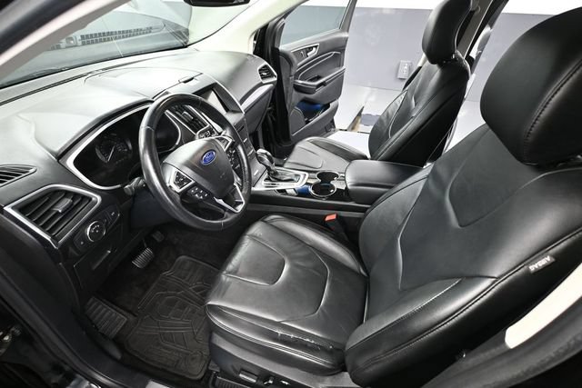 Used 2016 Ford Edge Titanium w/ Technology Package AWD/4WD image 16