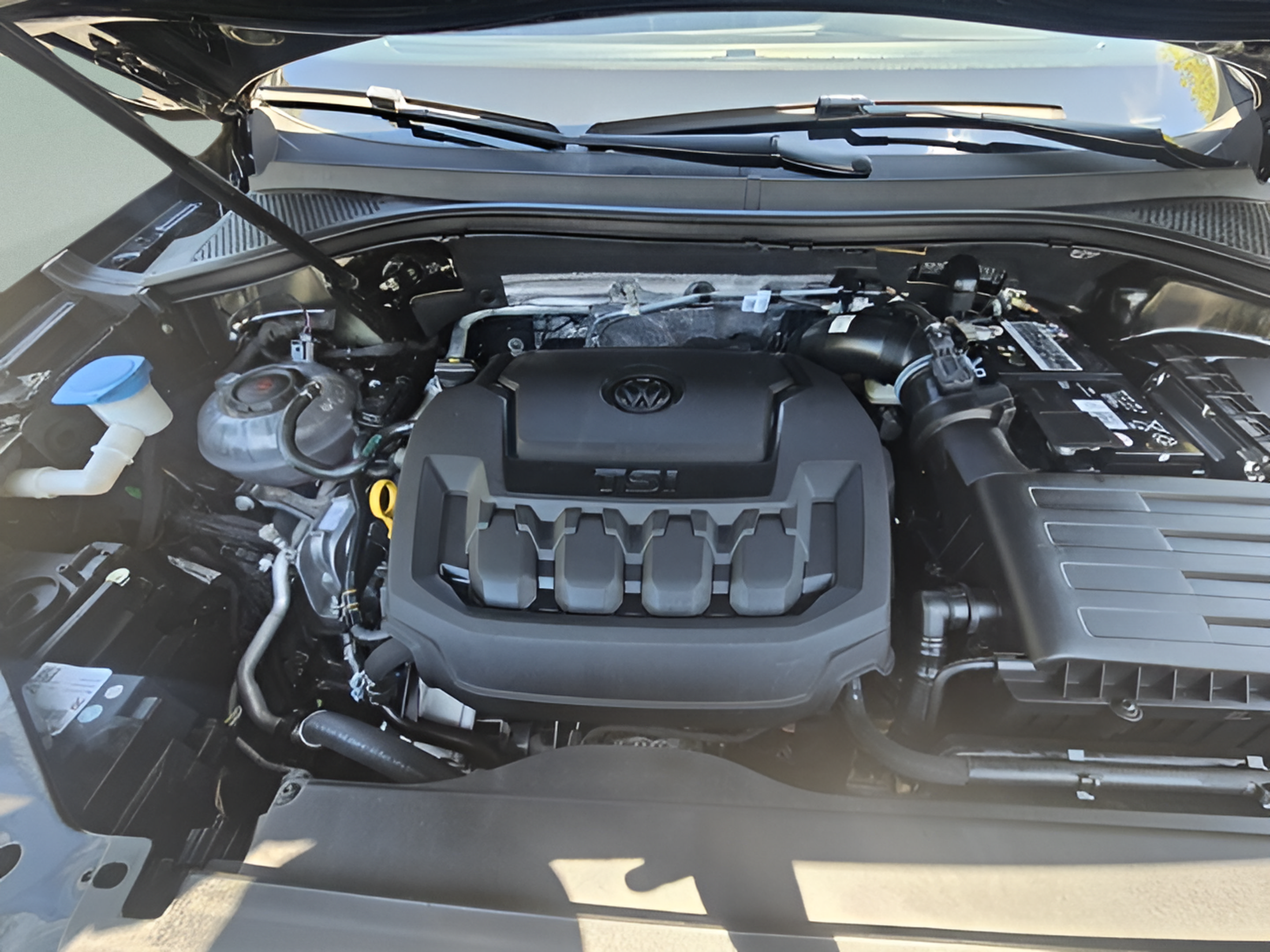 Certified 2023 Volkswagen Tiguan SE R-Line FWD image 24