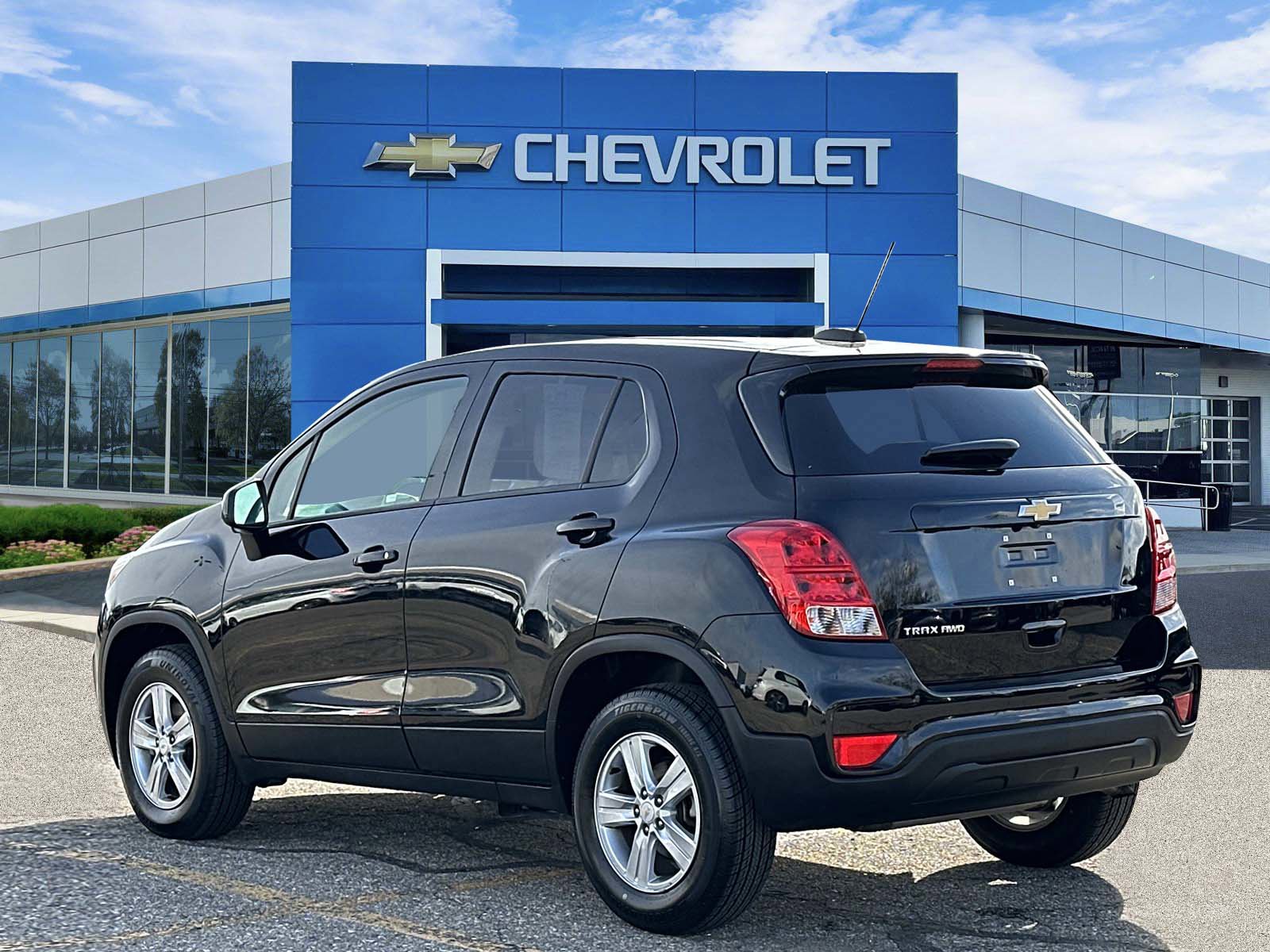 Used 2022 Chevrolet Trax LS w/ Tint and Cruise Package image 4