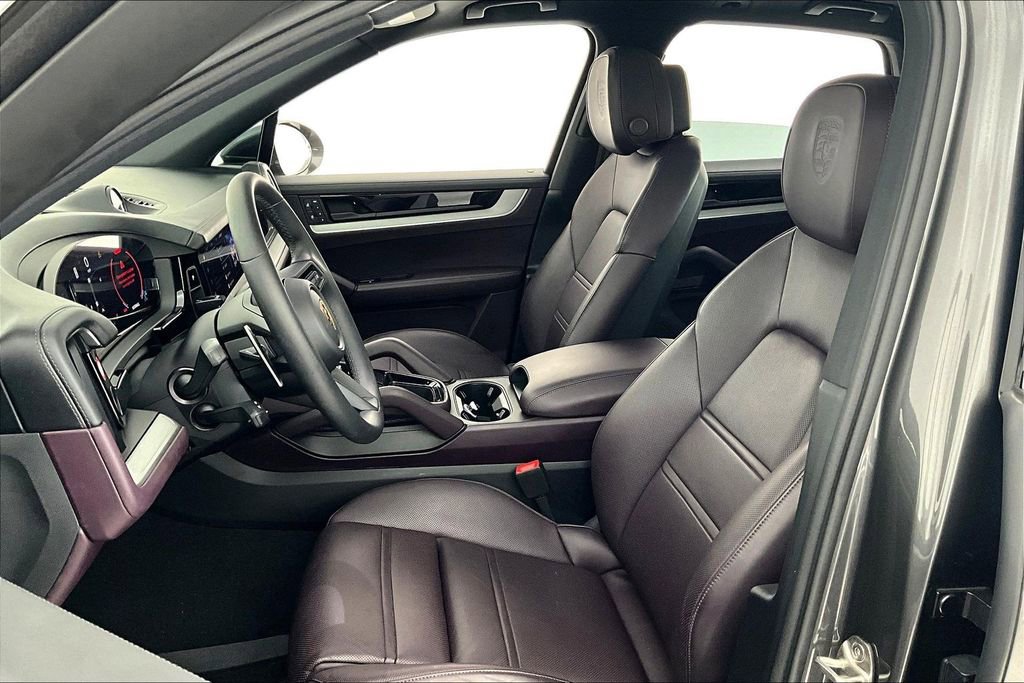 Used 2024 Porsche Cayenne image 34