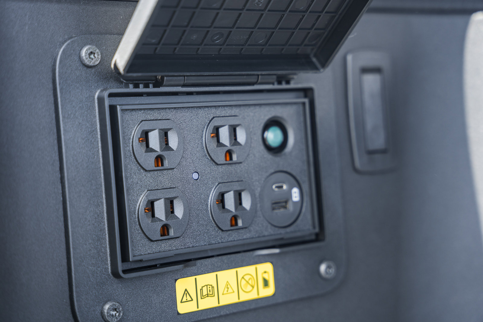 New 2025 Ford F150 Lightning Flash image 24