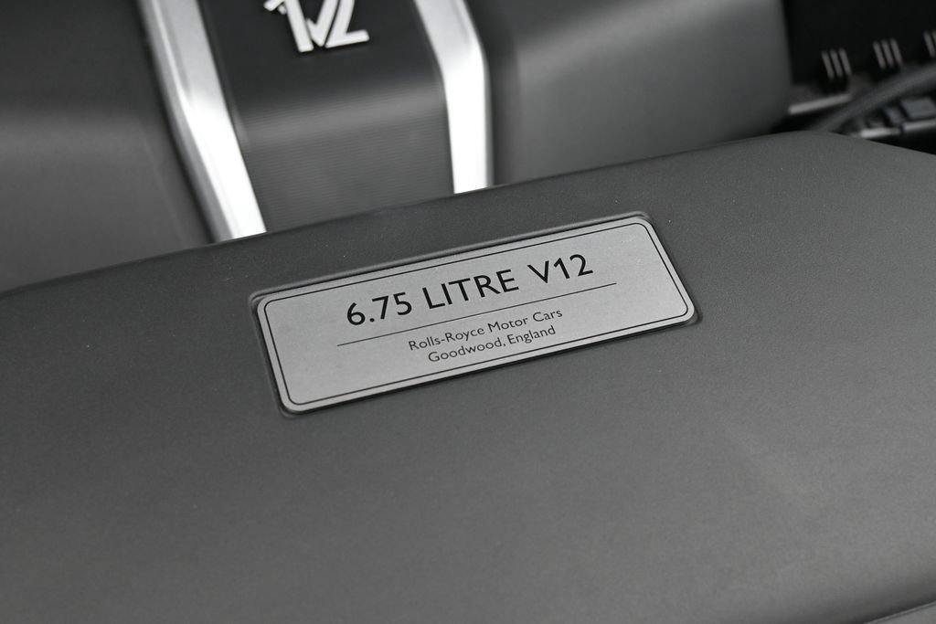 Certified 2022 Rolls-Royce Cullinan w/ Dark Exterior Package AWD/4WD image 37
