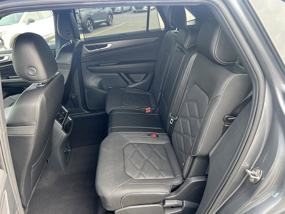 Used 2024 Volkswagen Atlas Cross Sport SE image 13