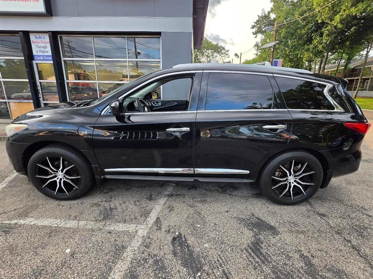 Used 2014 INFINITI QX60 Luxe w/ Premium Plus Package AWD/4WD image 3
