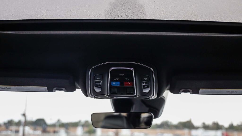 New 2025 Jeep Grand Cherokee L Altitude image 17