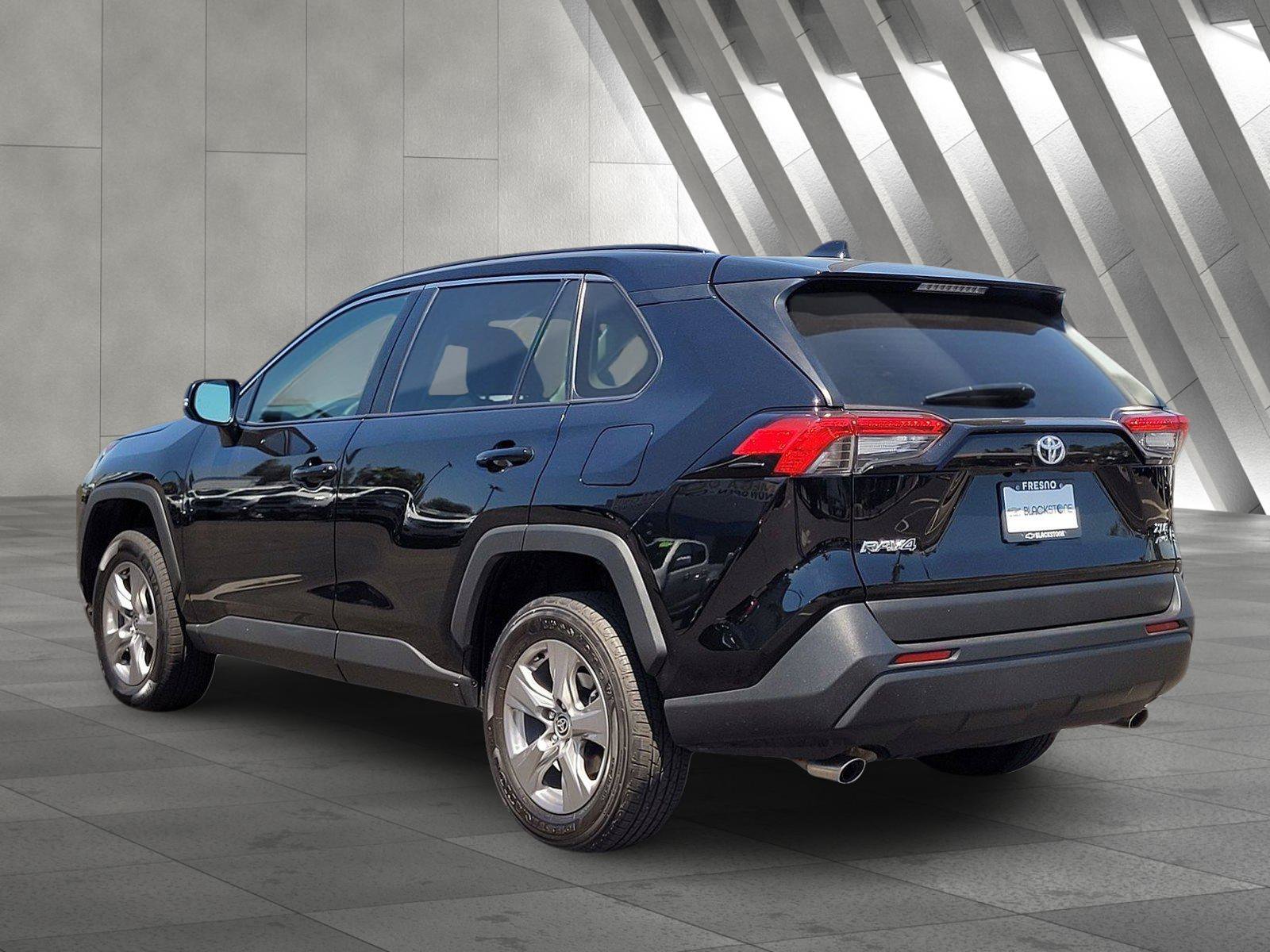 Used 2025 Toyota RAV4 XLE AWD/4WD image 6