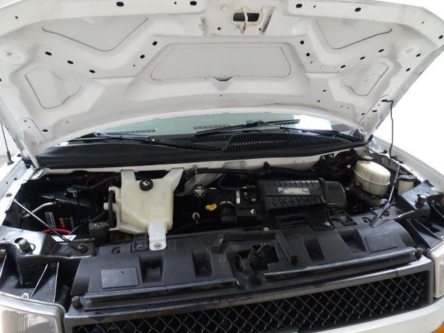 Used 2017 Chevrolet Express 3500 RWD image 28