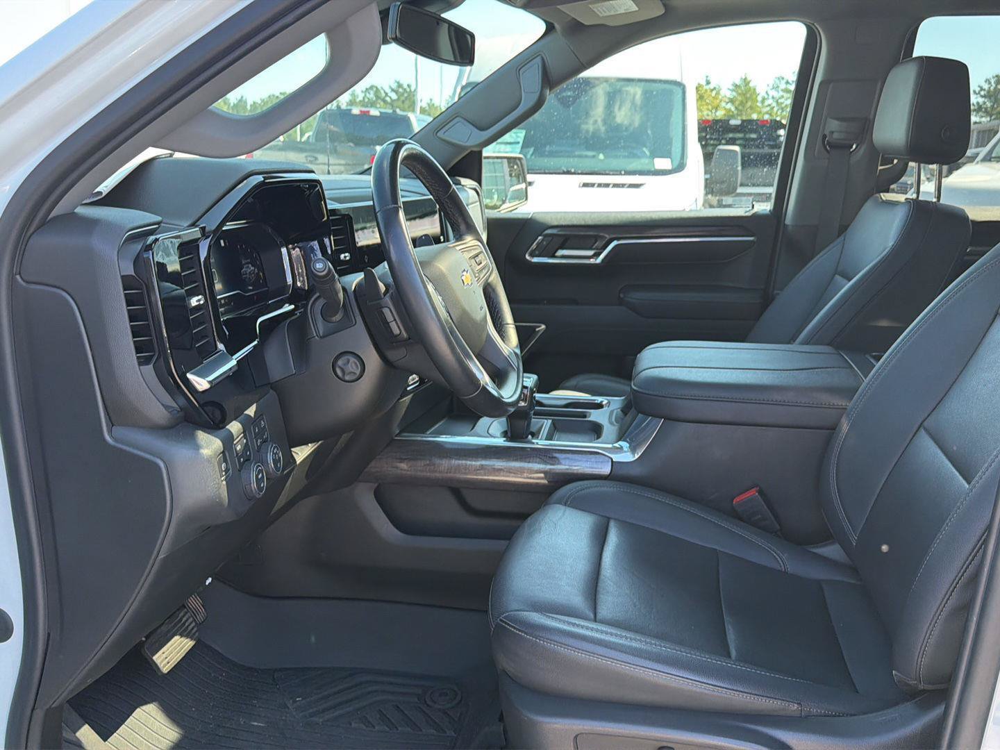Used 2023 Chevrolet Silverado 1500 LTZ AWD/4WD image 10