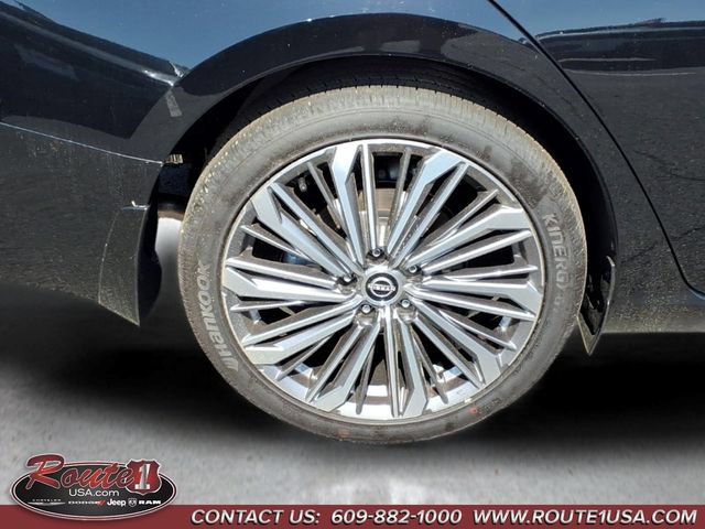 Used 2025 Nissan Altima 2.5 SL FWD image 16
