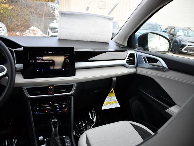 New 2026 Volkswagen Taos SE image 21