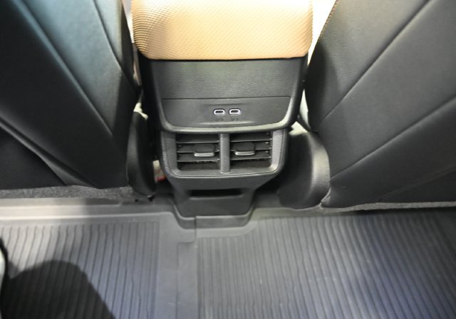 Used 2025 Chevrolet Equinox ACTIV w/ Safety and Technology Package AWD/4WD image 28
