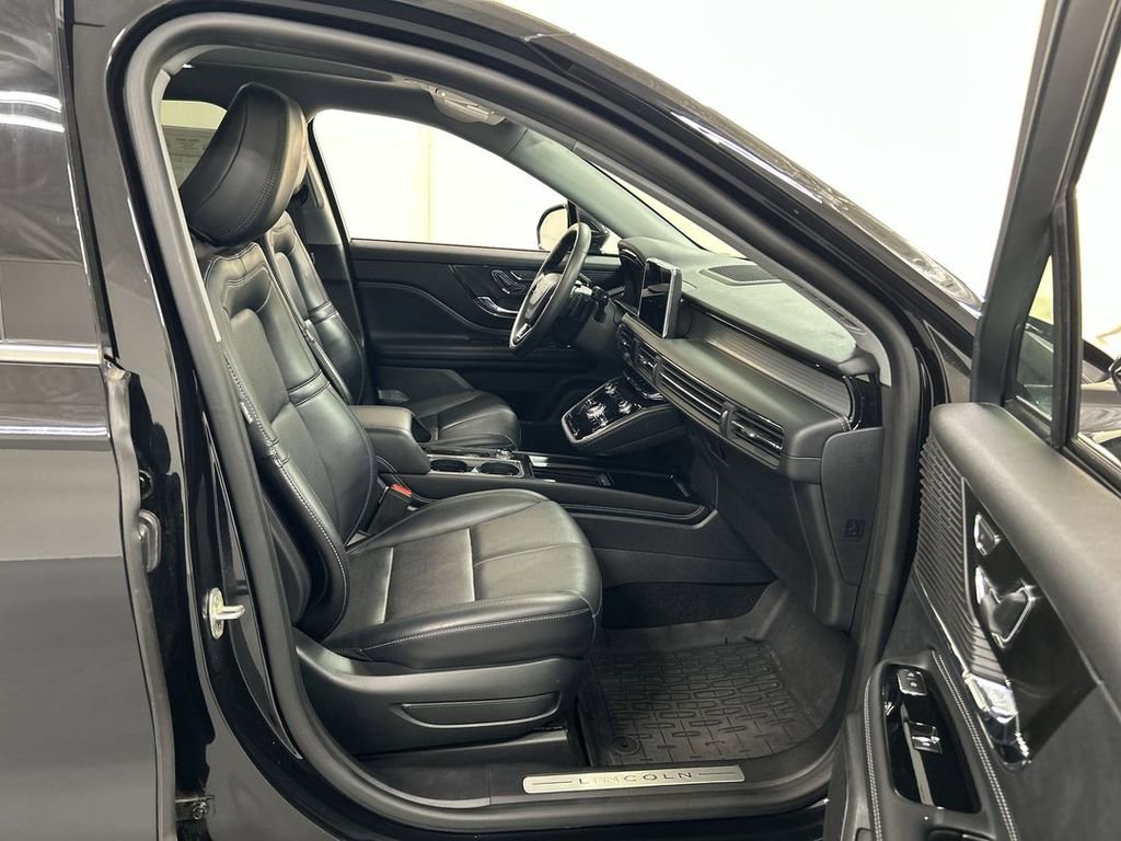 Used 2022 Lincoln Corsair Standard w/ Premium Package image 27
