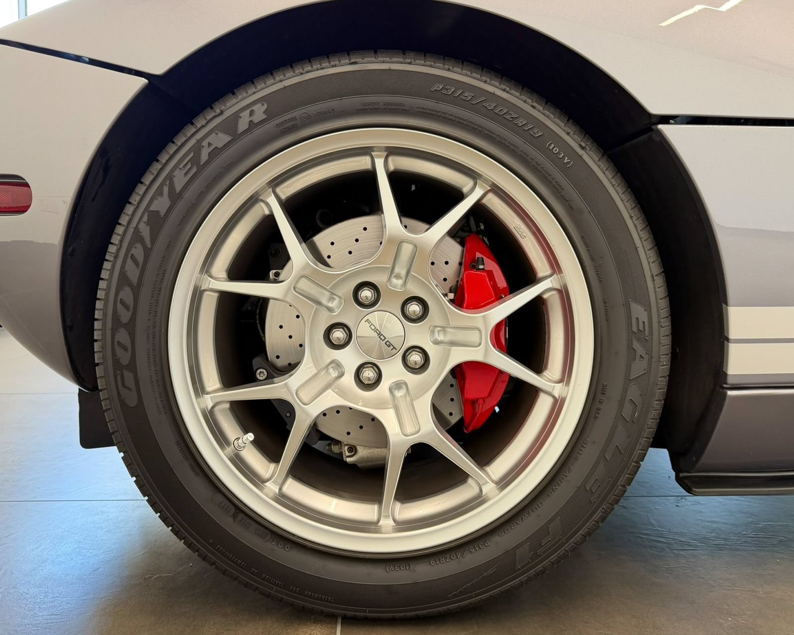 Used 2006 Ford GT RWD image 58