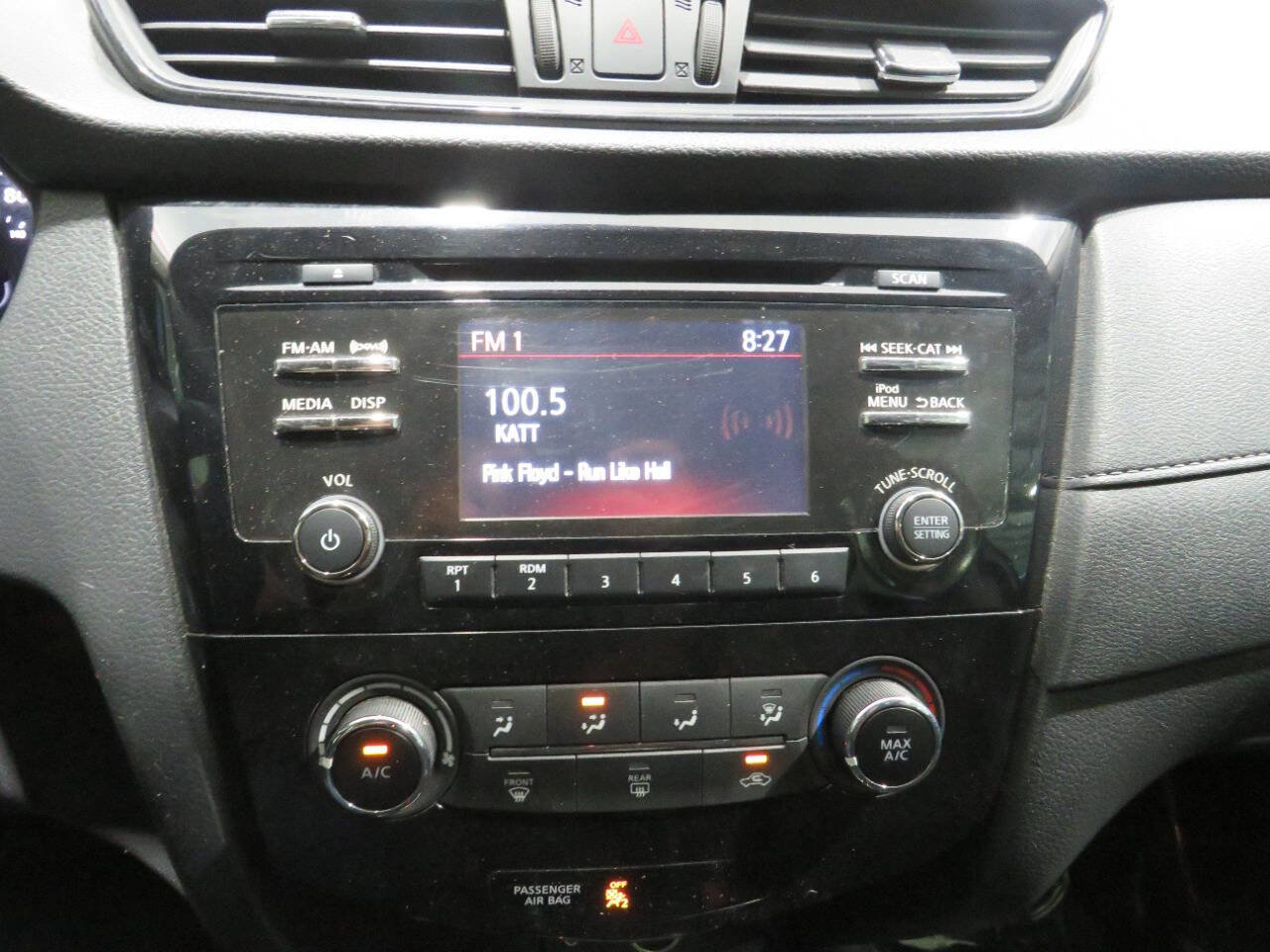 Used 2017 Nissan Rogue S image 19