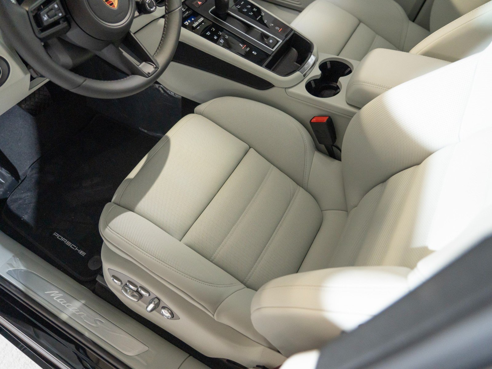 New 2026 Porsche Macan S AWD/4WD image 15