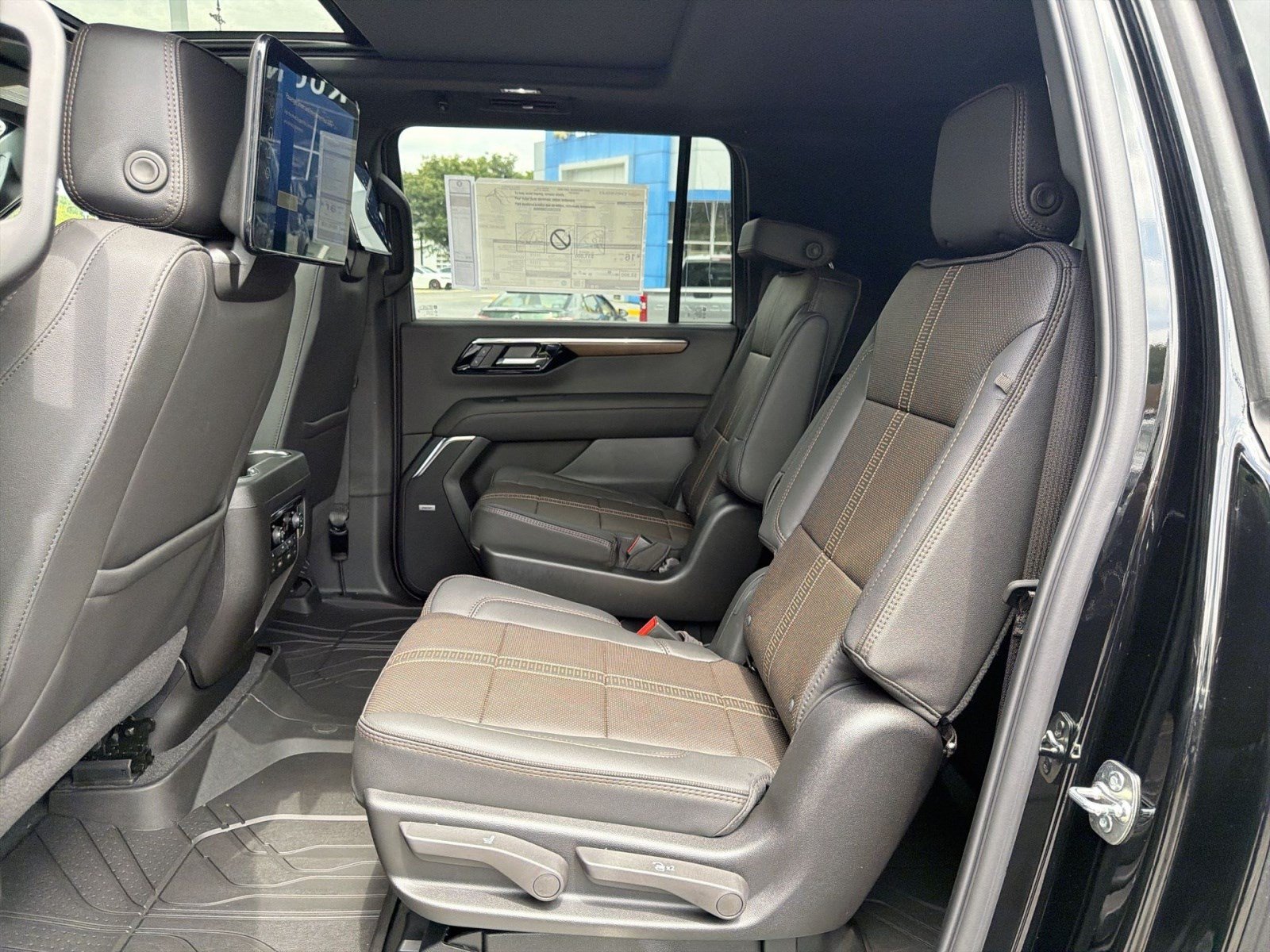 New 2026 Chevrolet Suburban High Country AWD/4WD image 19