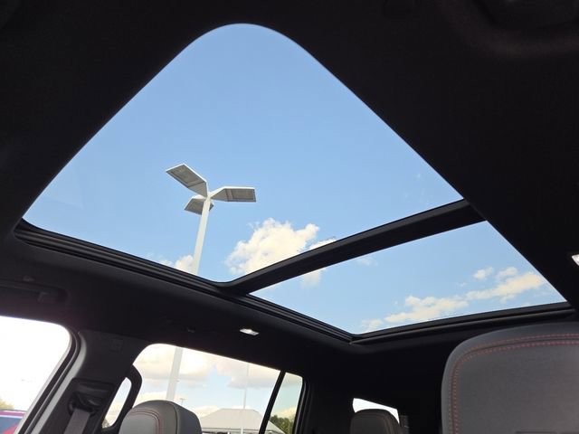 New 2026 Chevrolet Traverse RS w/ LPO, Floor Liner Package image 3