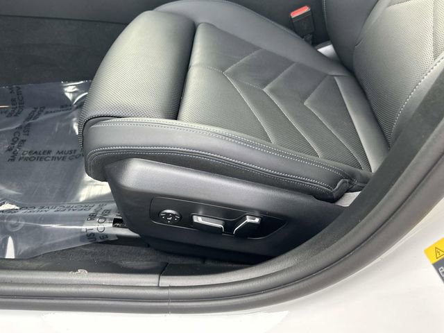 Used 2026 BMW 550e xDrive w/ Premium Package image 25