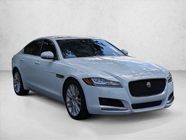 Used 2020 Jaguar XF Premium RWD image 3